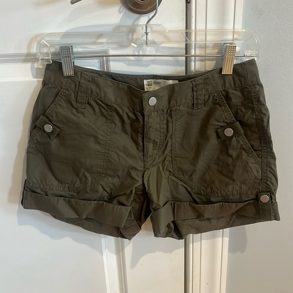 Gap dark green shorts - Picture 1 of 4